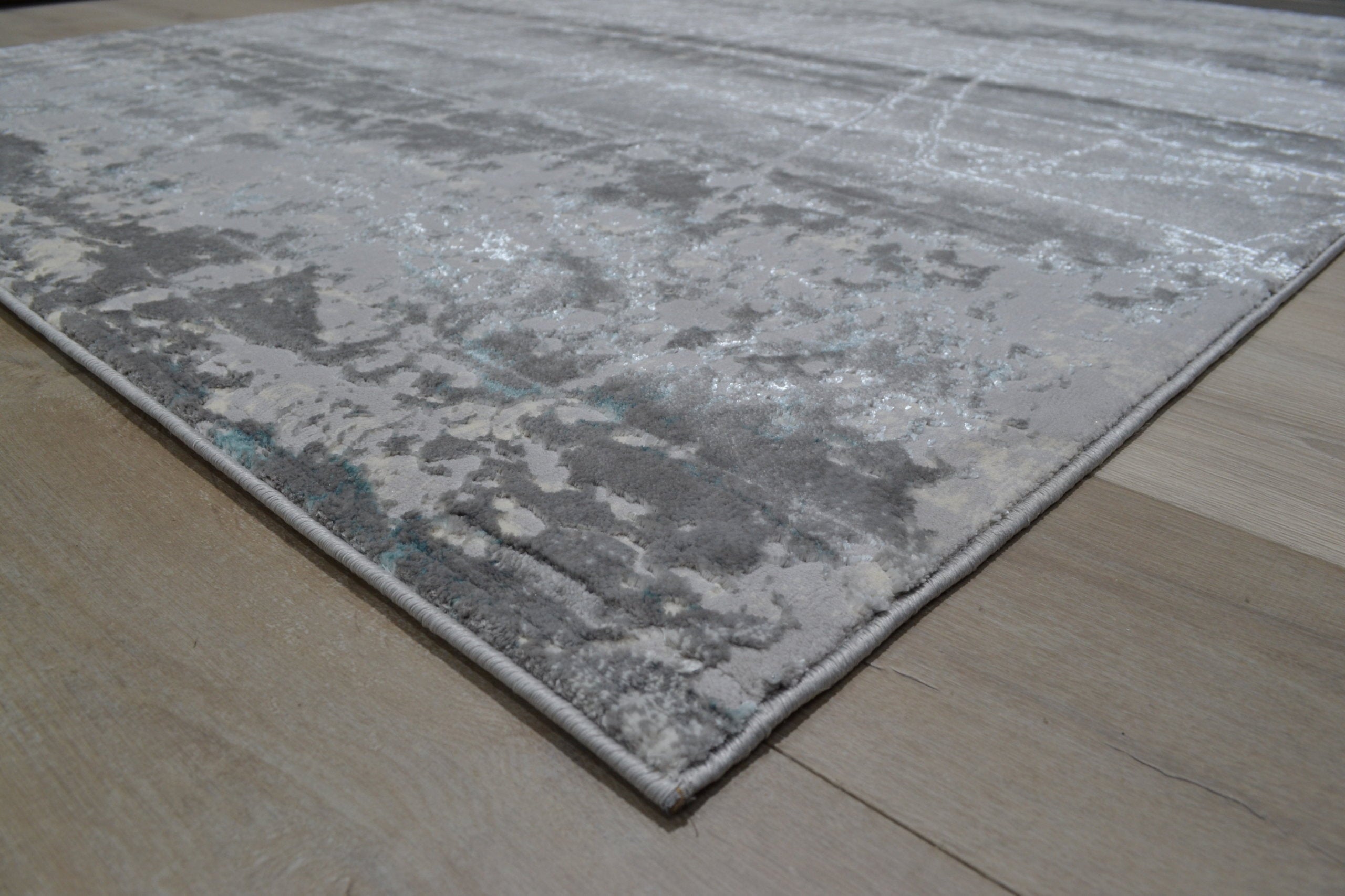 Stylish Grey Rug - Ideal for Any Room OPAL 8640