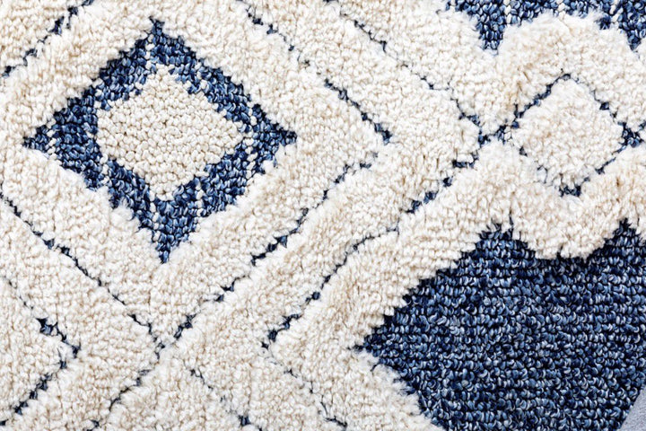 7728 White Blue