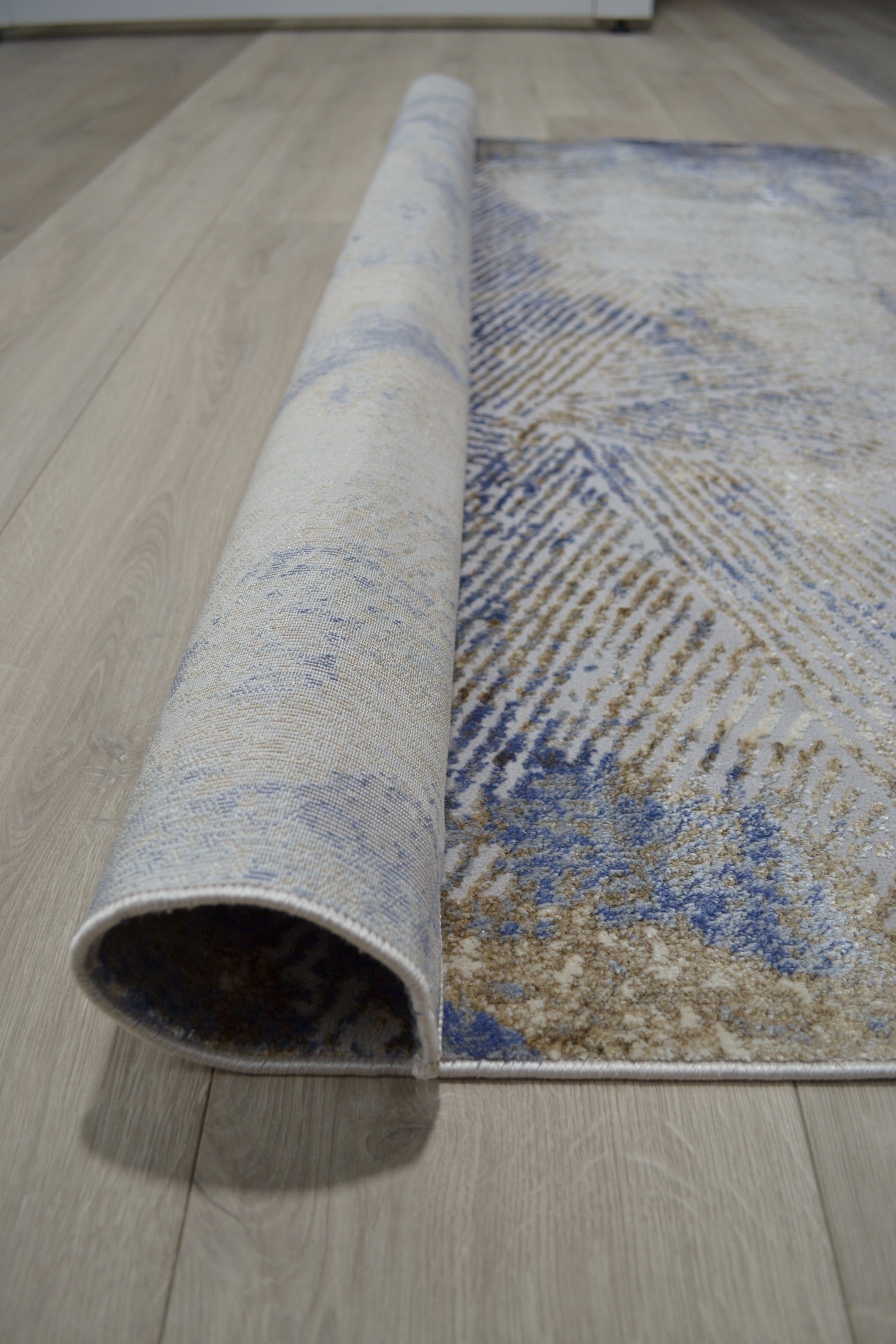 Elegant Blue Beige Rug Silky 616A