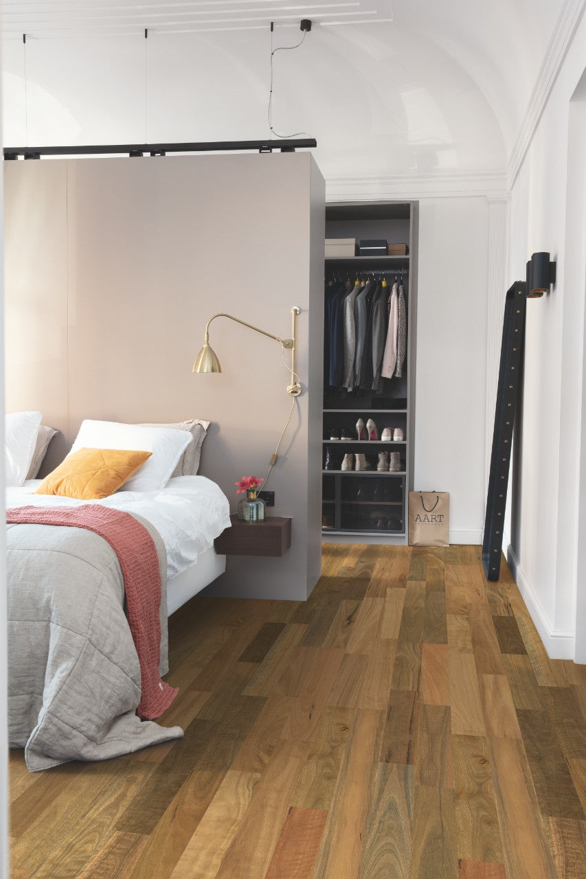 Brushed Spotted Gum 2S M