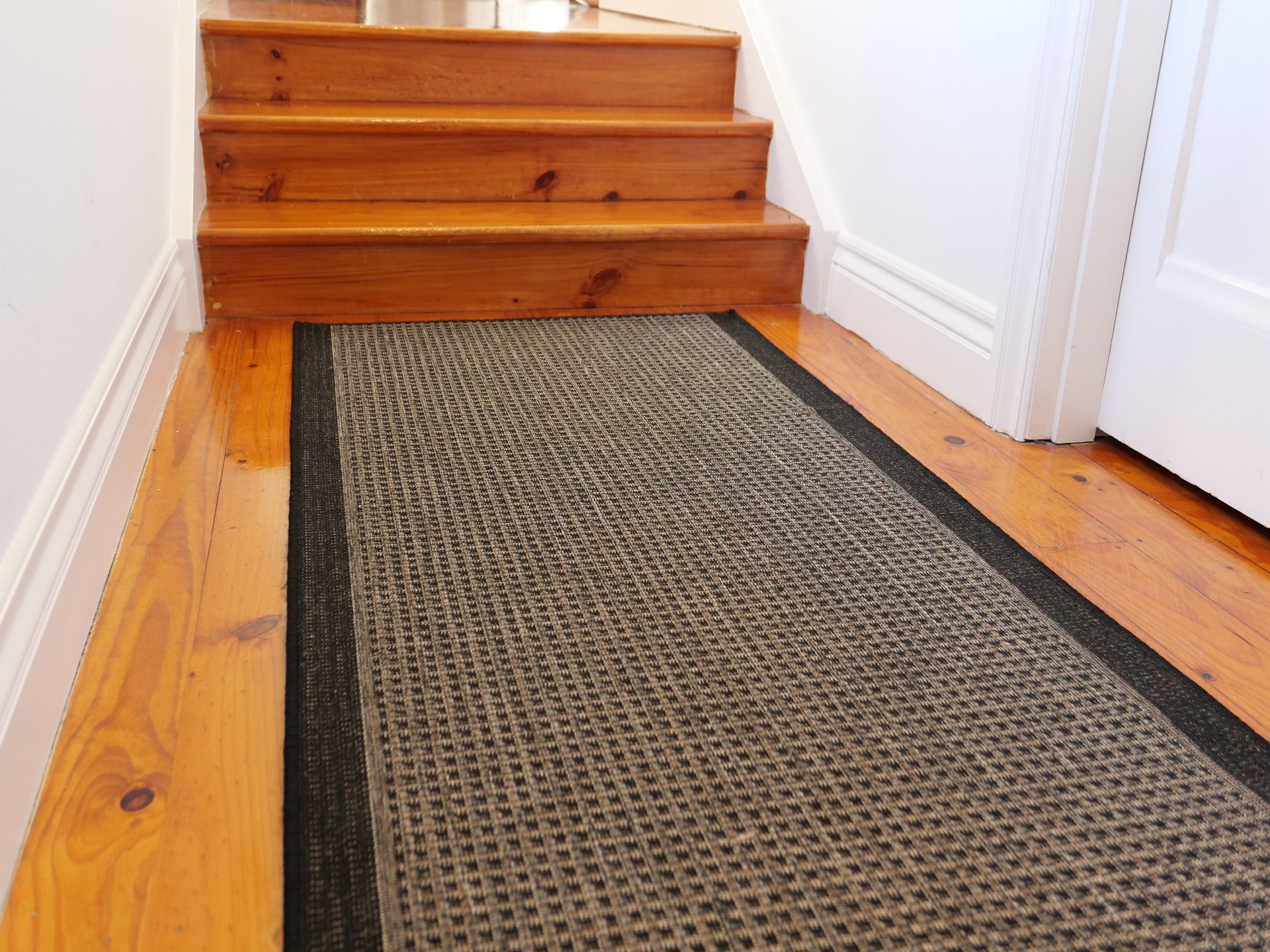 2822 Natural Black