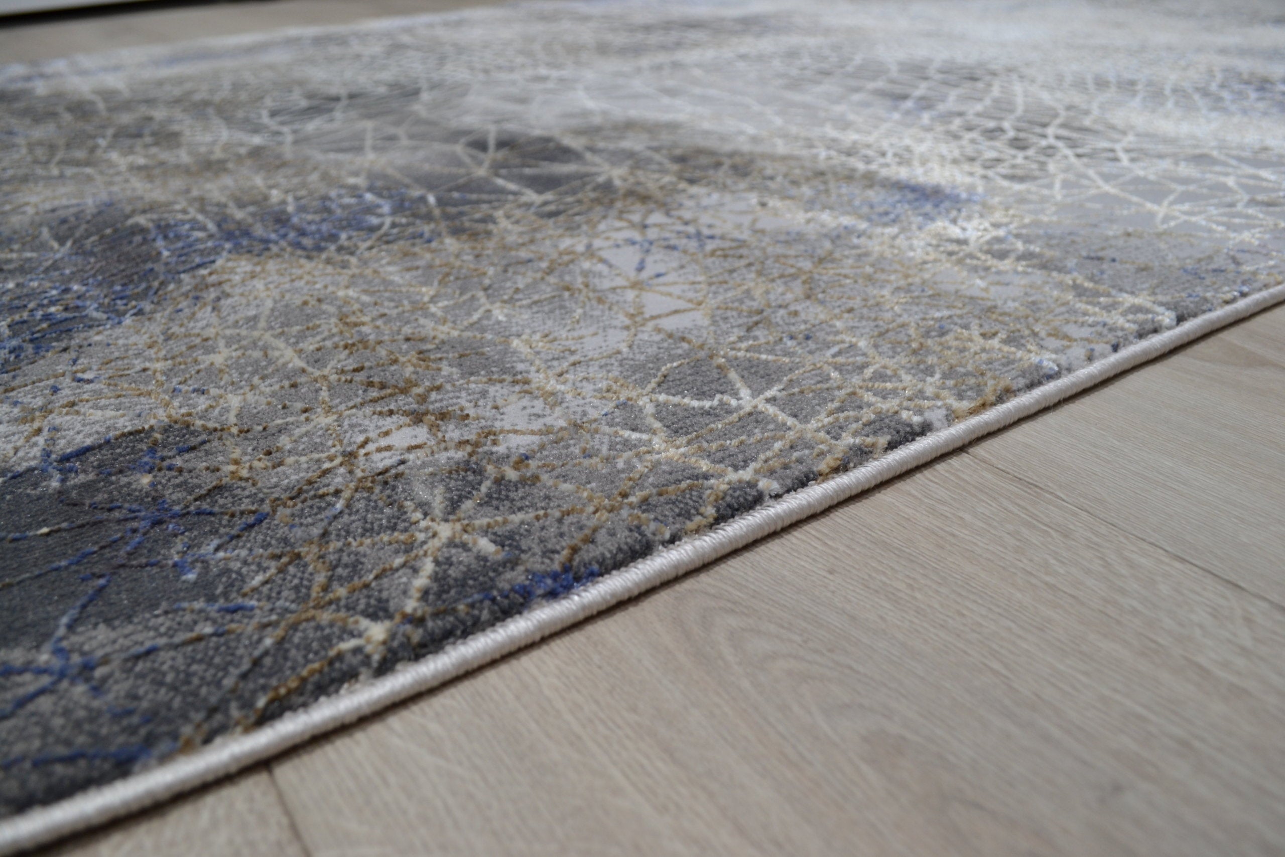 Versatile Ivory Rug for Modern Interiors Silky 863A